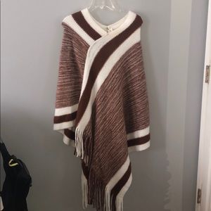 oversized brown and white shawl